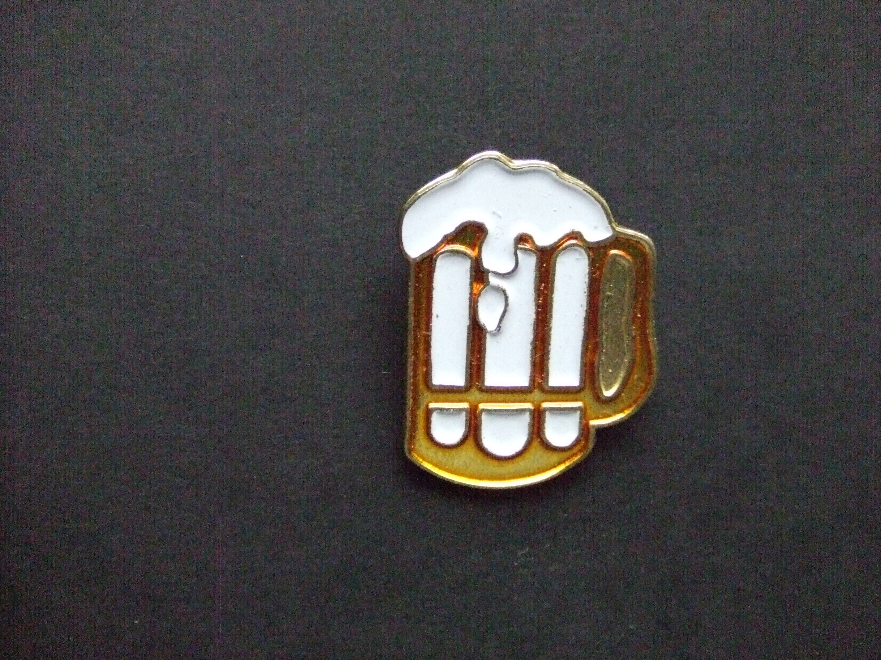 Bierpul met schuimkraag ( goudgele rakker)